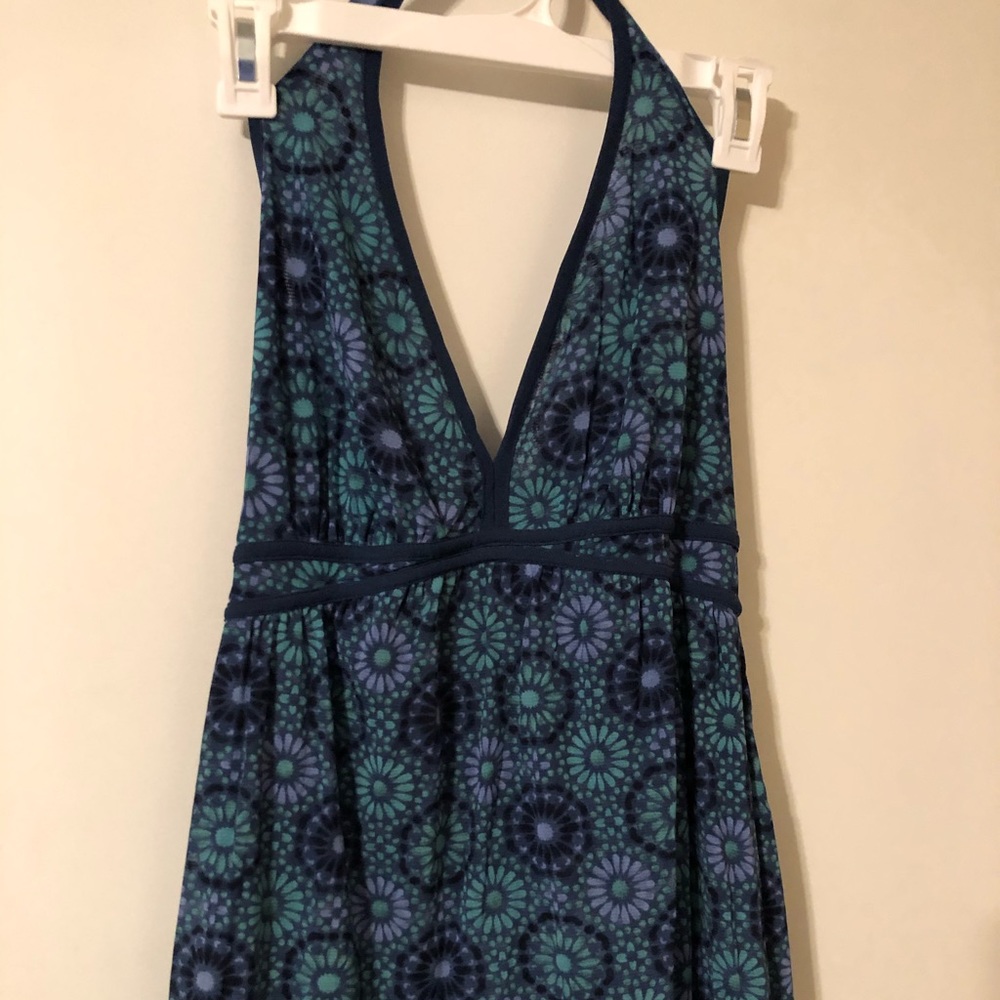 Backless halter top
